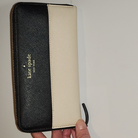 kate spade Handbags - Kate Spade ♠️ zippy wallet
